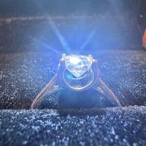 1 CT VVS1 Moissanite. Ladies Engagement Ring, 925 Sterling W/ White Gold Plate